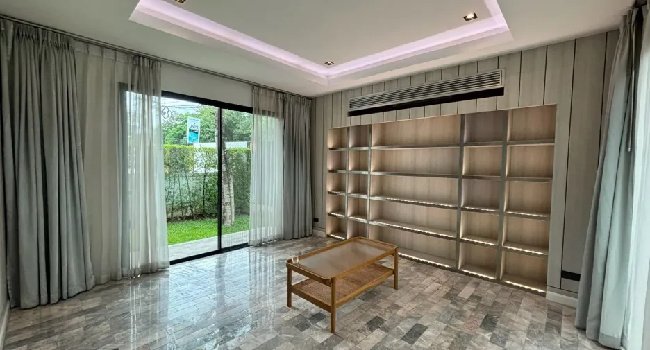 For sale 4 bedrooms house in Mueang Chiang Mai, Chiang Mai
