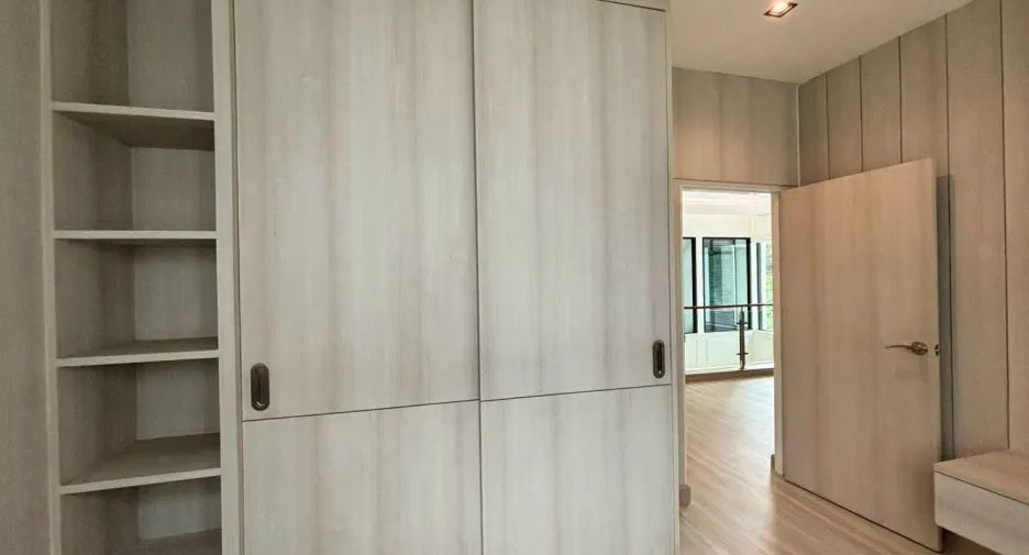 For sale 4 bedrooms house in Mueang Chiang Mai, Chiang Mai