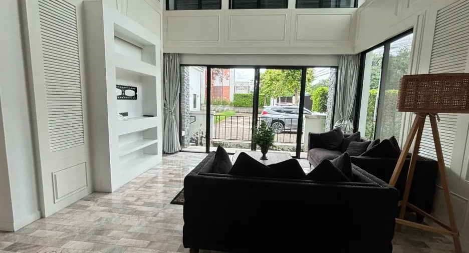 For sale 4 bedrooms house in Mueang Chiang Mai, Chiang Mai
