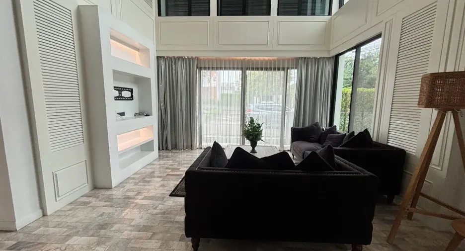 For sale 4 bedrooms house in Mueang Chiang Mai, Chiang Mai