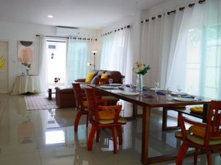 À louer 5 chambres maison de ville à Phasi Charoen, Bangkok
