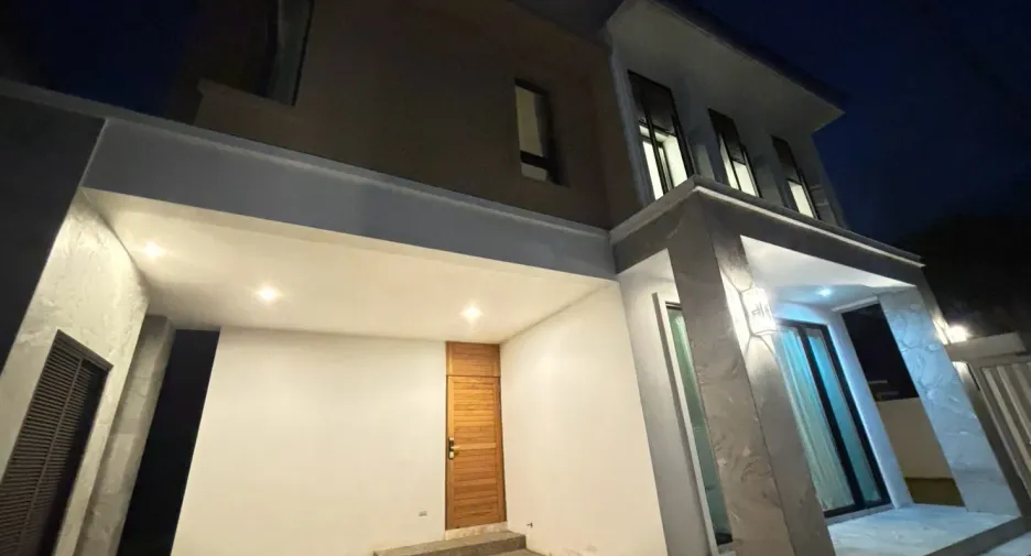 For sale 4 bedrooms house in Mueang Chiang Mai, Chiang Mai