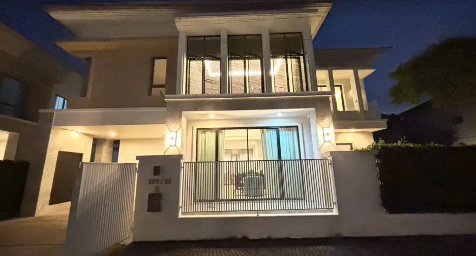 For sale 4 bedrooms house in Mueang Chiang Mai, Chiang Mai