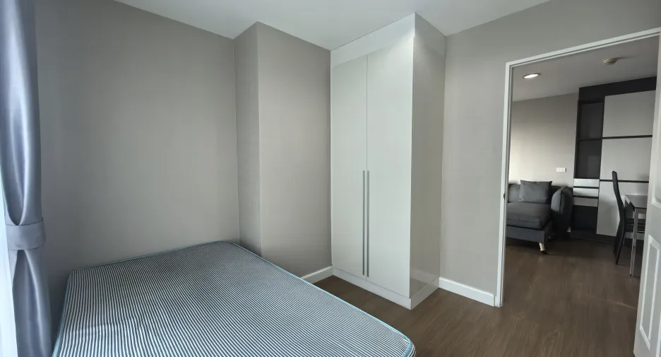 Condo en alquiler de 2 habitaciones en Huai Khwang, Bangkok