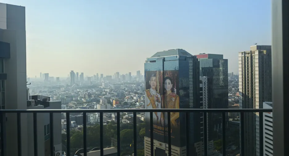 Condo en alquiler de 2 habitaciones en Huai Khwang, Bangkok