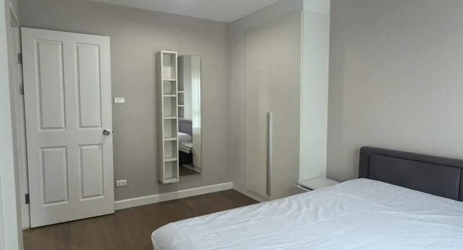 Condo en alquiler de 2 habitaciones en Huai Khwang, Bangkok