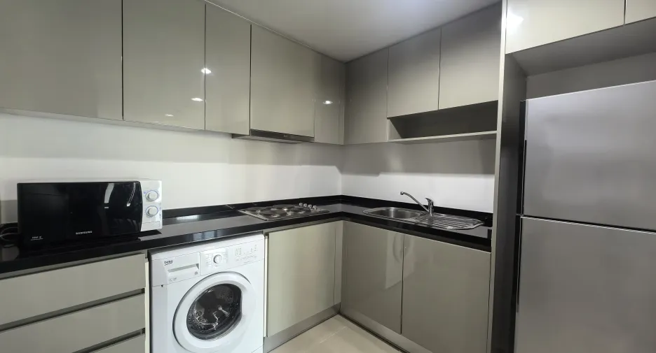 Condo en alquiler de 2 habitaciones en Huai Khwang, Bangkok