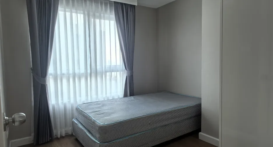 Condo en alquiler de 2 habitaciones en Huai Khwang, Bangkok