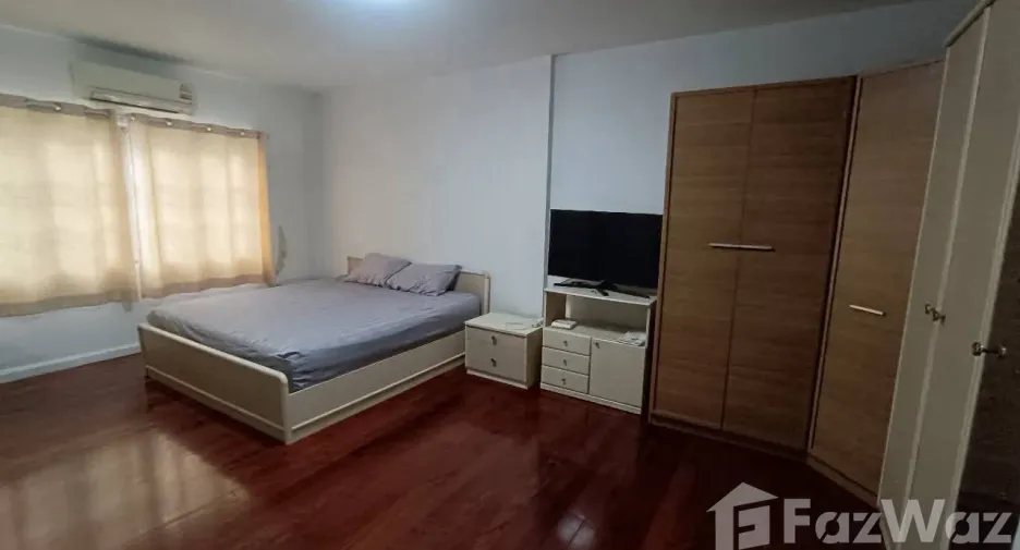 For rent 2 ベッドルーム house in Phra Khanong, Bangkok