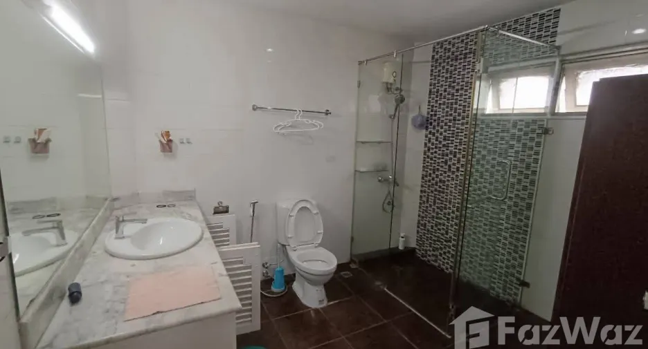For rent 2 ベッドルーム house in Phra Khanong, Bangkok
