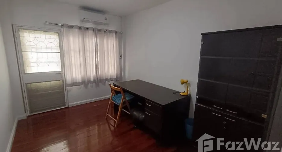 For rent 2 ベッドルーム house in Phra Khanong, Bangkok
