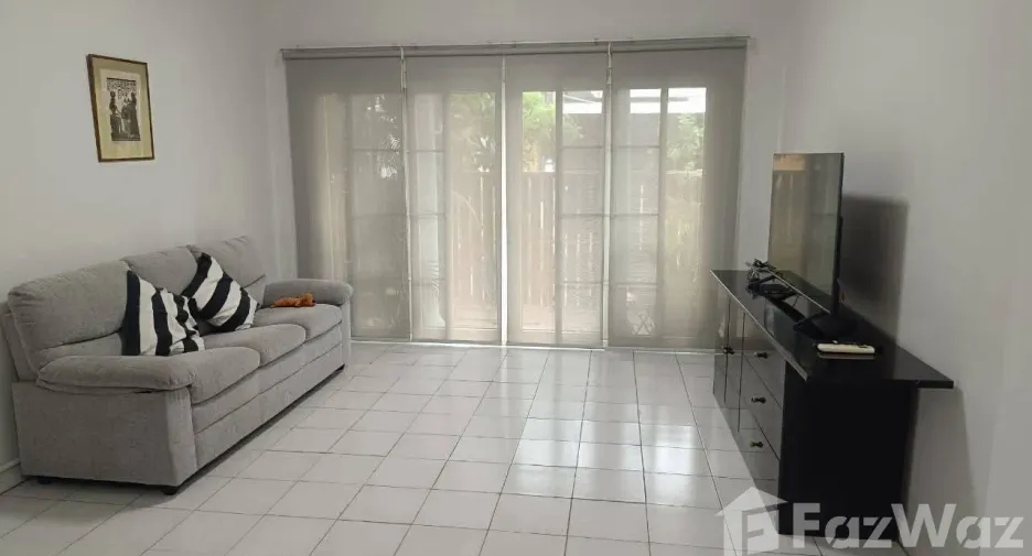 For rent 2 ベッドルーム house in Phra Khanong, Bangkok