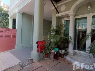 For rent 2 ベッドルーム house in Phra Khanong, Bangkok