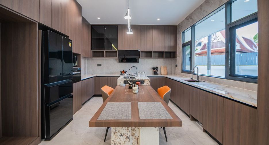 Haus zum Kauf mit 6 Zimmer in Bang Lamung, Chonburi