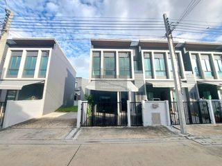 Reihenhaus zum Kauf mit 3 Zimmer in Thung Khru, Bangkok