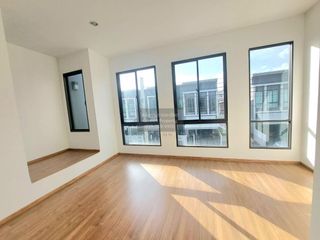 Reihenhaus zum Kauf mit 3 Zimmer in Thung Khru, Bangkok