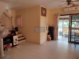 Casa adosada en venta de 3 habitaciones en Phra Samut Chedi, Samut Prakan