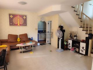 Casa adosada en venta de 3 habitaciones en Phra Samut Chedi, Samut Prakan