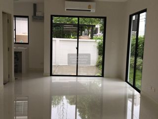 À vendre 3 chambres maison de ville à Bueng Kum, Bangkok