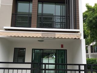 À vendre 3 chambres maison de ville à Bueng Kum, Bangkok
