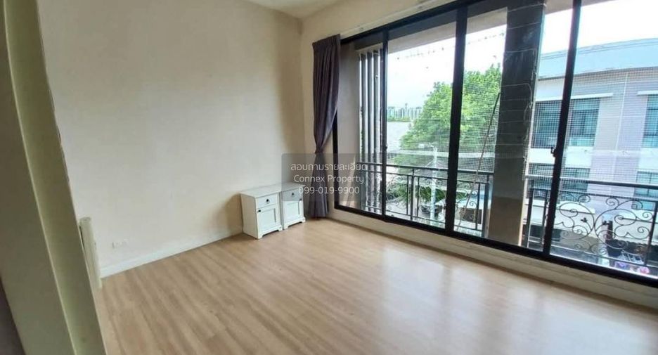 À vendre 3 chambres maison de ville à Bueng Kum, Bangkok