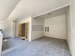 Casa adosada en venta de 3 habitaciones en Phra Samut Chedi, Samut Prakan