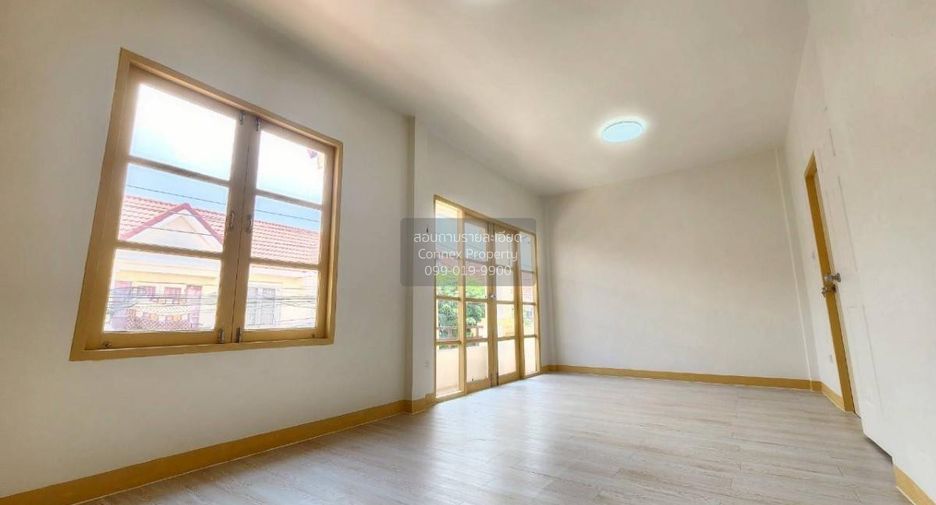 Casa adosada en venta de 3 habitaciones en Phra Samut Chedi, Samut Prakan