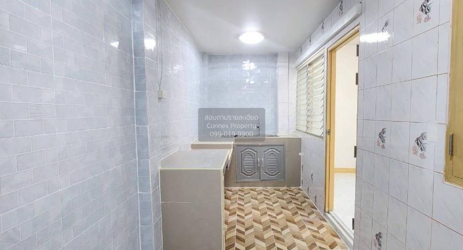 Casa adosada en venta de 3 habitaciones en Phra Samut Chedi, Samut Prakan