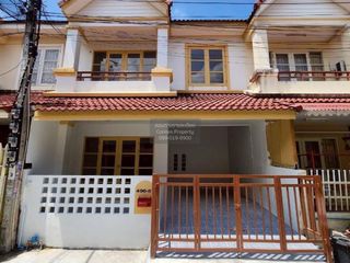 Casa adosada en venta de 3 habitaciones en Phra Samut Chedi, Samut Prakan