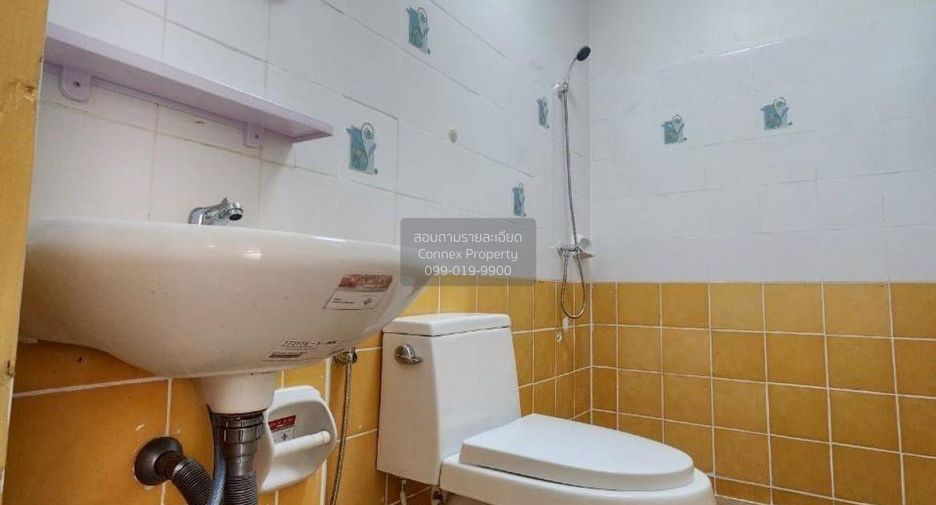 Casa adosada en venta de 3 habitaciones en Phra Samut Chedi, Samut Prakan