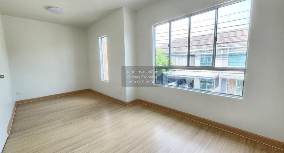 Casa adosada en venta de 3 habitaciones en Bang Phli, Samut Prakan