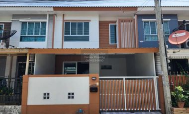 Casa adosada en venta de 3 habitaciones en Bang Phli, Samut Prakan