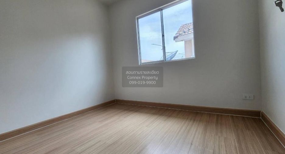 Casa adosada en venta de 3 habitaciones en Bang Phli, Samut Prakan