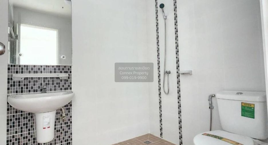 Casa adosada en venta de 3 habitaciones en Bang Phli, Samut Prakan