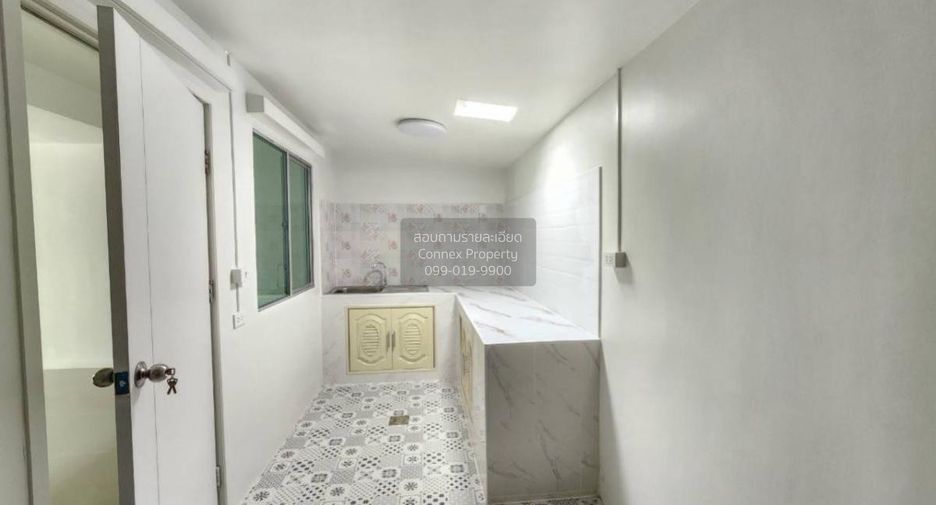 Casa adosada en venta de 3 habitaciones en Bang Phli, Samut Prakan