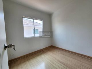 Casa adosada en venta de 3 habitaciones en Bang Phli, Samut Prakan