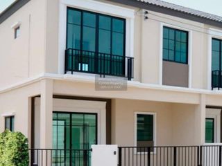 For sale 3 bedrooms townhouse in Saphan Sung, Bangkok