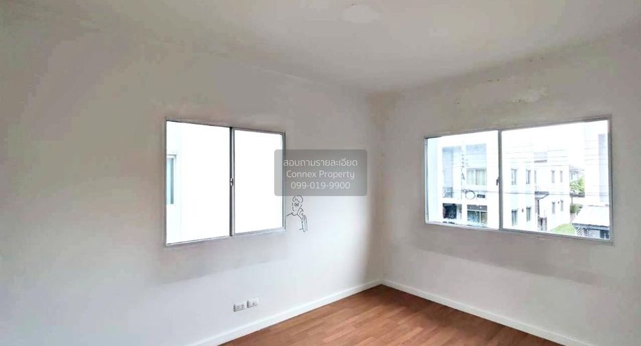 Casa adosada en venta de 3 habitaciones en Bang Khun Thian, Bangkok