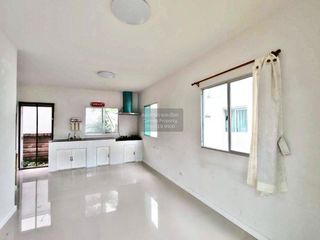 Casa adosada en venta de 3 habitaciones en Bang Khun Thian, Bangkok