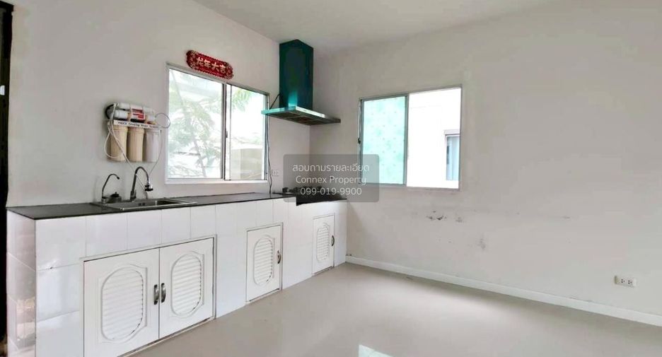 Casa adosada en venta de 3 habitaciones en Bang Khun Thian, Bangkok