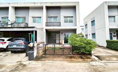 Casa adosada en venta de 3 habitaciones en Bang Khun Thian, Bangkok