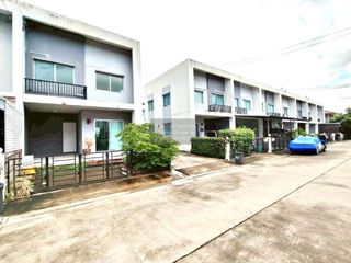 Casa adosada en venta de 3 habitaciones en Bang Khun Thian, Bangkok