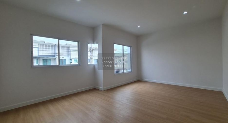 Casa adosada en venta de 4 habitaciones en Khlong Sam Wa, Bangkok
