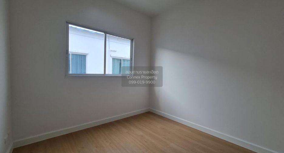 Casa adosada en venta de 4 habitaciones en Khlong Sam Wa, Bangkok