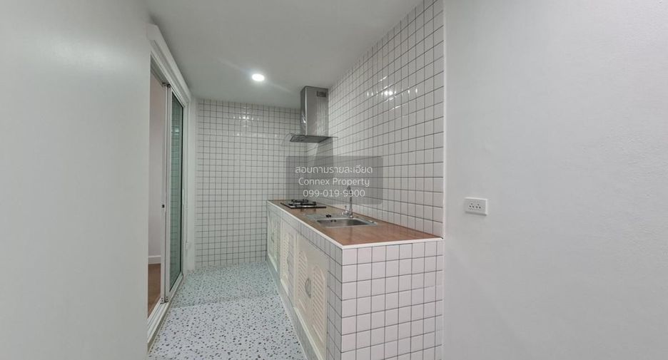 Casa adosada en venta de 4 habitaciones en Khlong Sam Wa, Bangkok