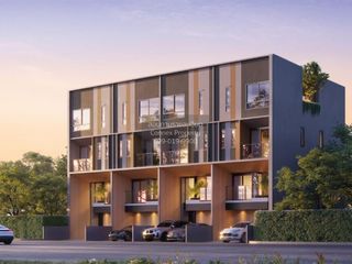 Casa adosada en venta de 3 habitaciones en Bang Khen, Bangkok