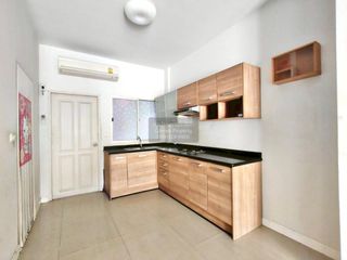 Casa adosada en venta de 3 habitaciones en Rat Burana, Bangkok
