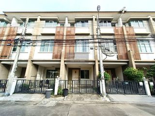 Casa adosada en venta de 3 habitaciones en Rat Burana, Bangkok