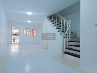 出售 3 卧室 联排别墅 在 Sai Noi, Nonthaburi