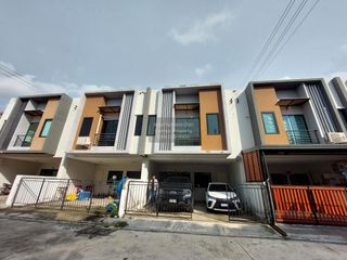 出售 3 卧室 联排别墅 在 Phan Thong, Chon Buri